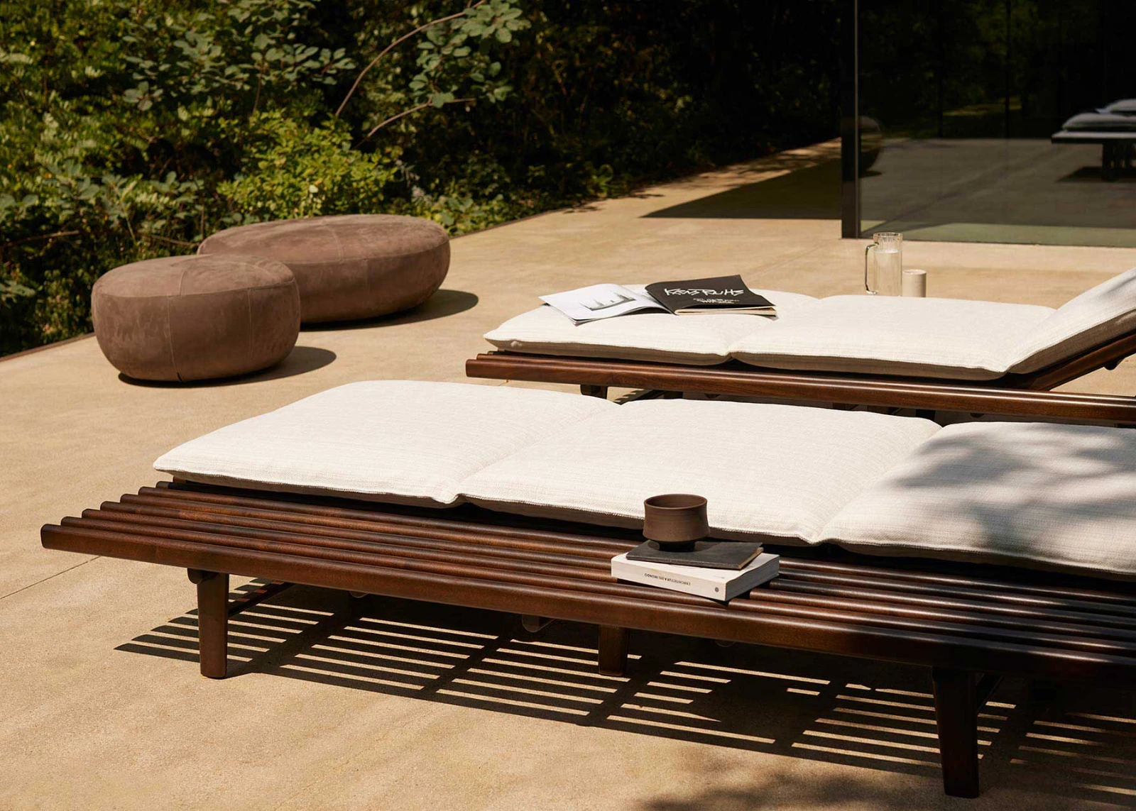 Exteta – Elba-Sun-Lounger-10th-Clove-Pouf-03 – gyártó