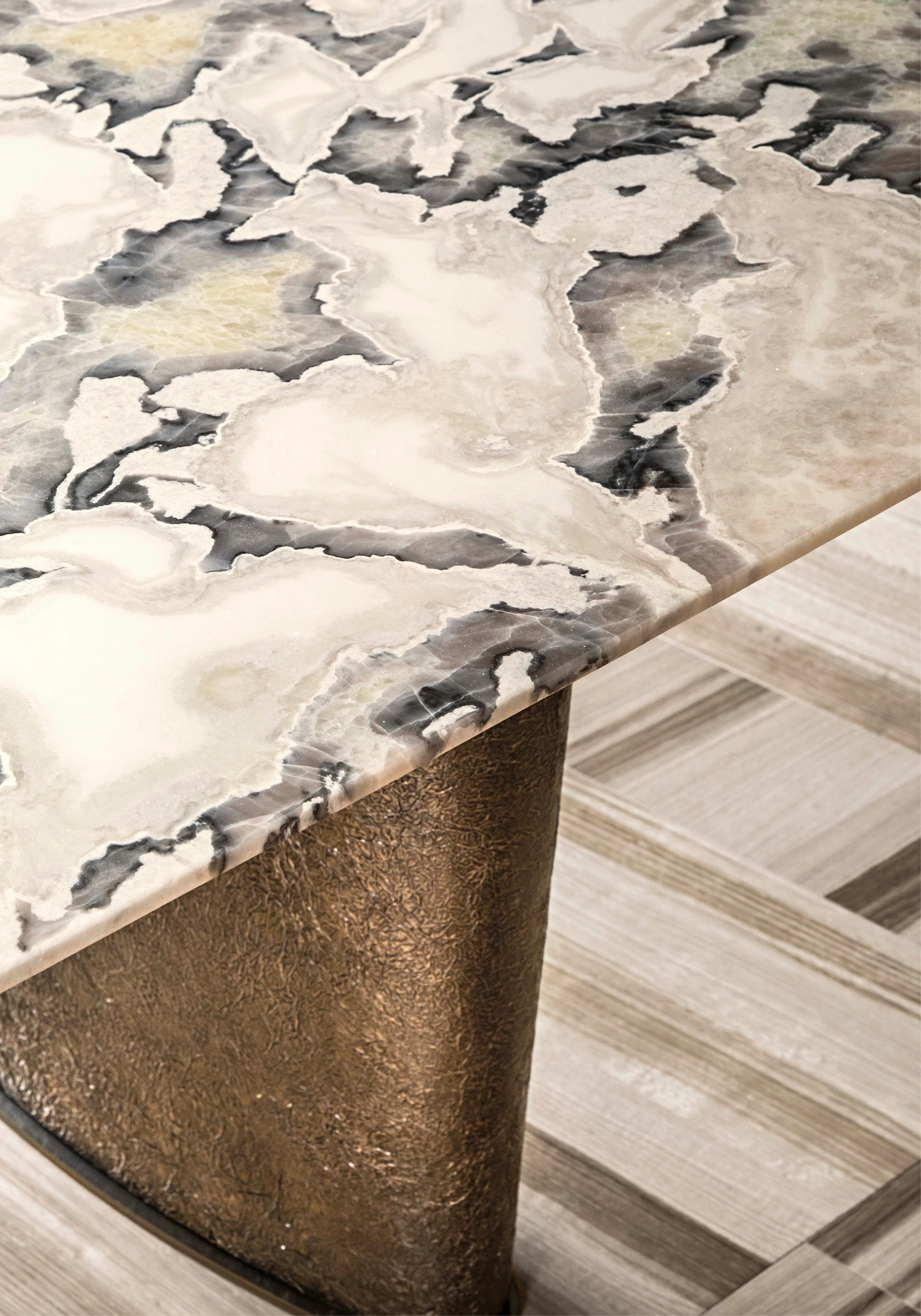 Hessentia – Hessentia-Cheope_table_02 – gyártó