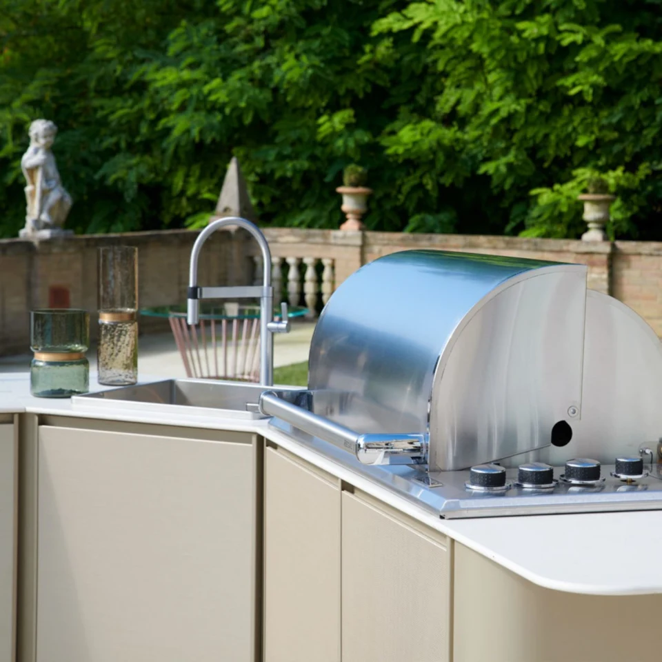 Kültéri konyha/Kandalló – curved-corner-kitchen-dfn (1) – referenciafotó (20)