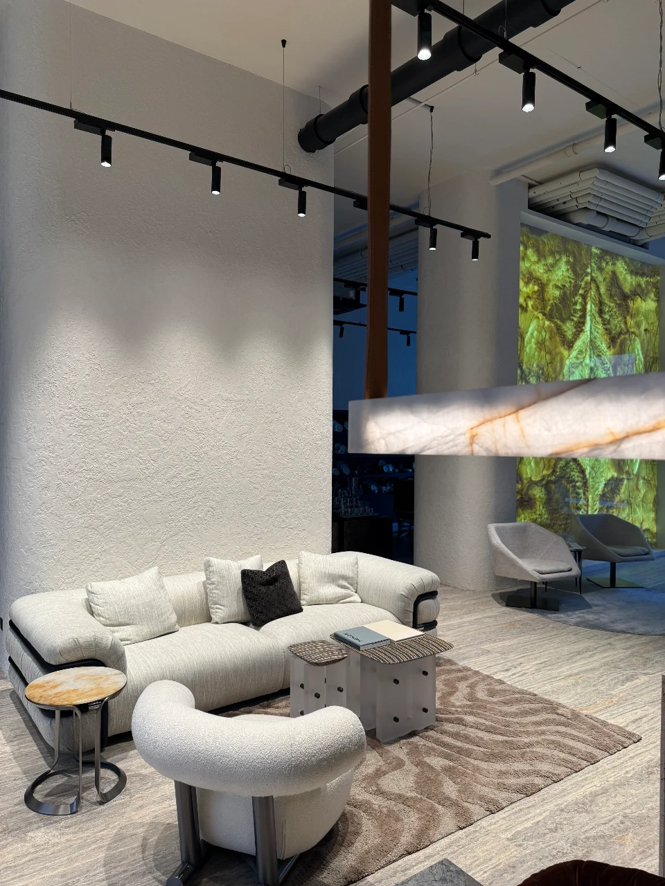 Showroom – Photo 2026. 07. 22., 17 33 30 – reference photo (6)