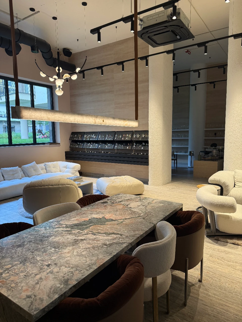 Showroom – Photo 2026. 07. 22., 17 34 17 – reference photo (8)