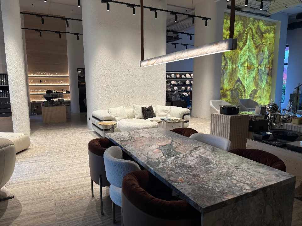 Showroom – Photo 2026. 07. 22., 17 35 18 – reference photo (3)