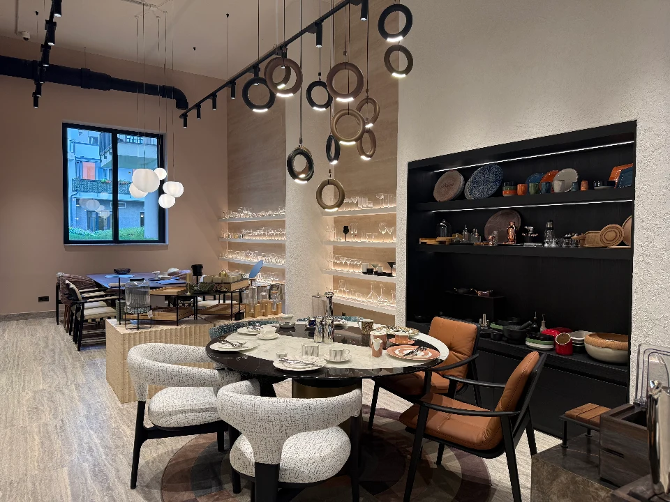 Showroom – Photo 2026. 07. 22., 17 42 19 – reference photo (9)